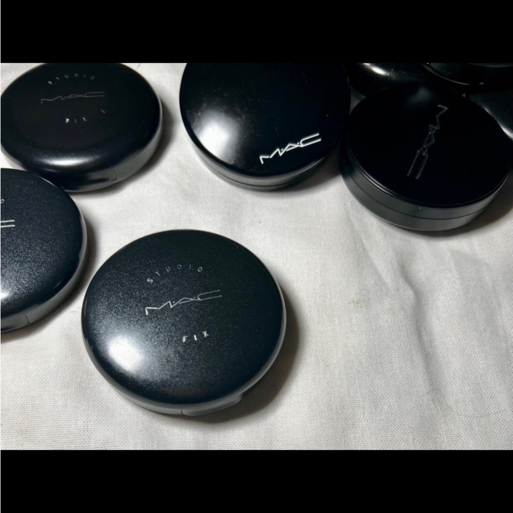 MAC Studio Fix Powder Foundation - Picture 4 of 4